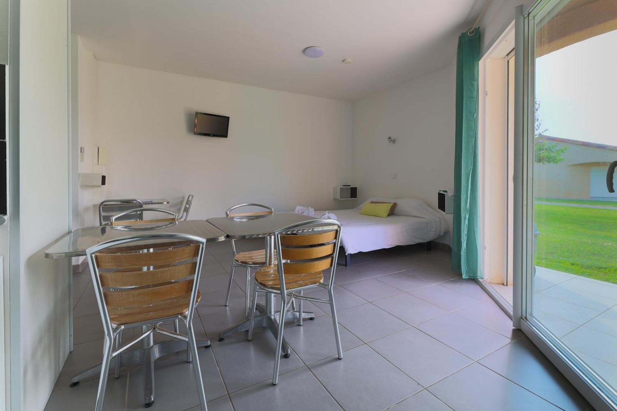 Park & Suites Village Gorges De L'Herault-Cevennes Brissac ภายนอก รูปภาพ