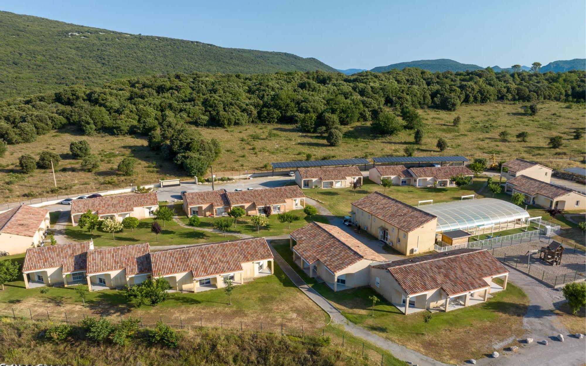 Park & Suites Village Gorges De L'Herault-Cevennes Brissac ภายนอก รูปภาพ