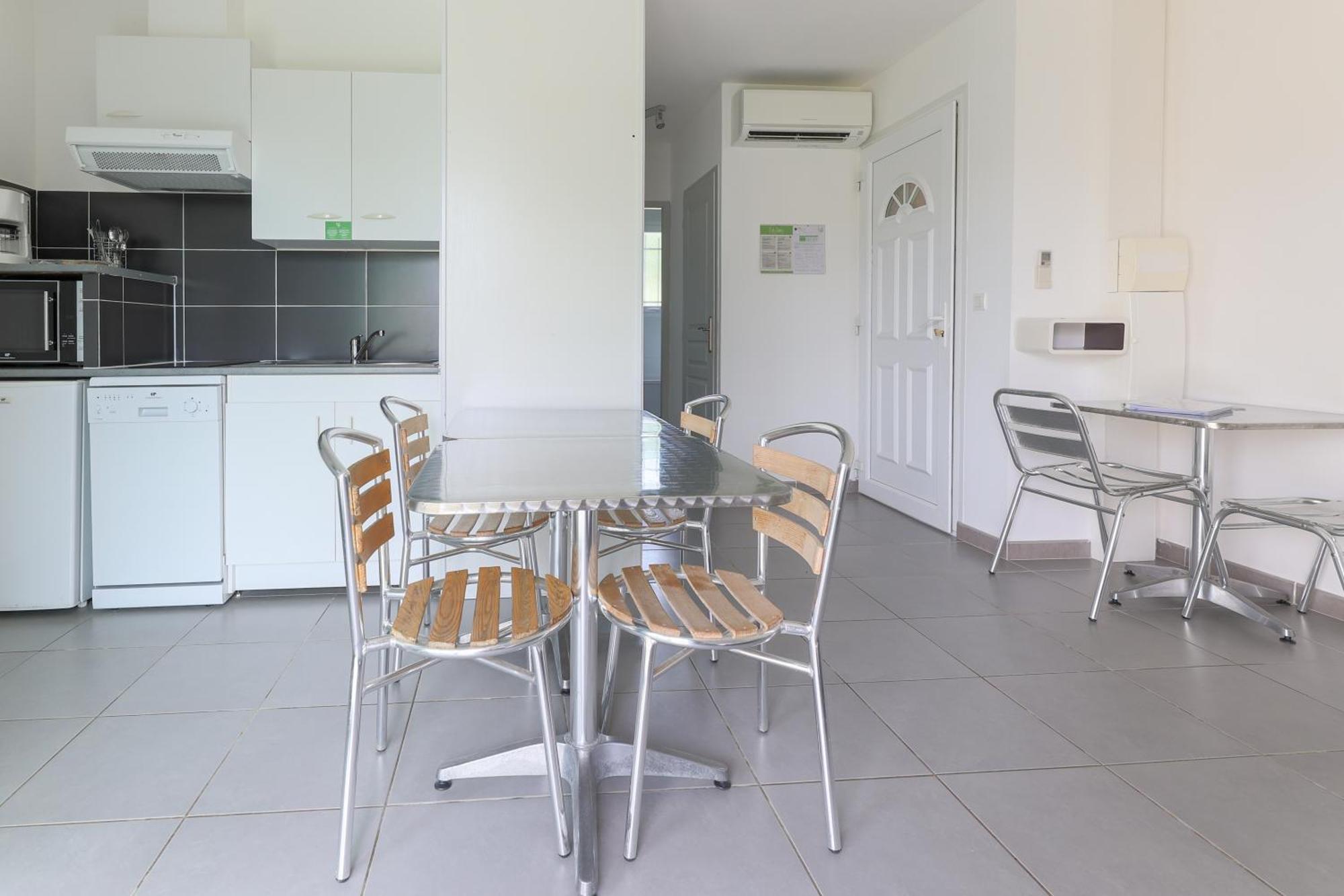 Park & Suites Village Gorges De L'Herault-Cevennes Brissac ภายนอก รูปภาพ