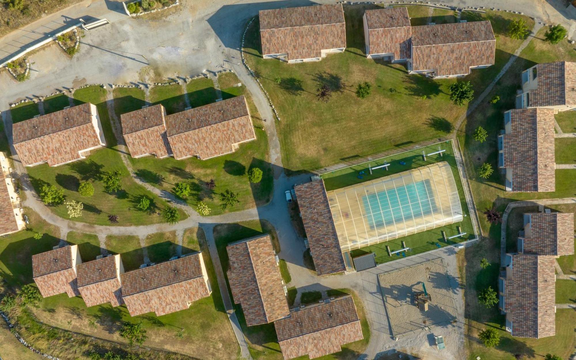 Park & Suites Village Gorges De L'Herault-Cevennes Brissac ภายนอก รูปภาพ