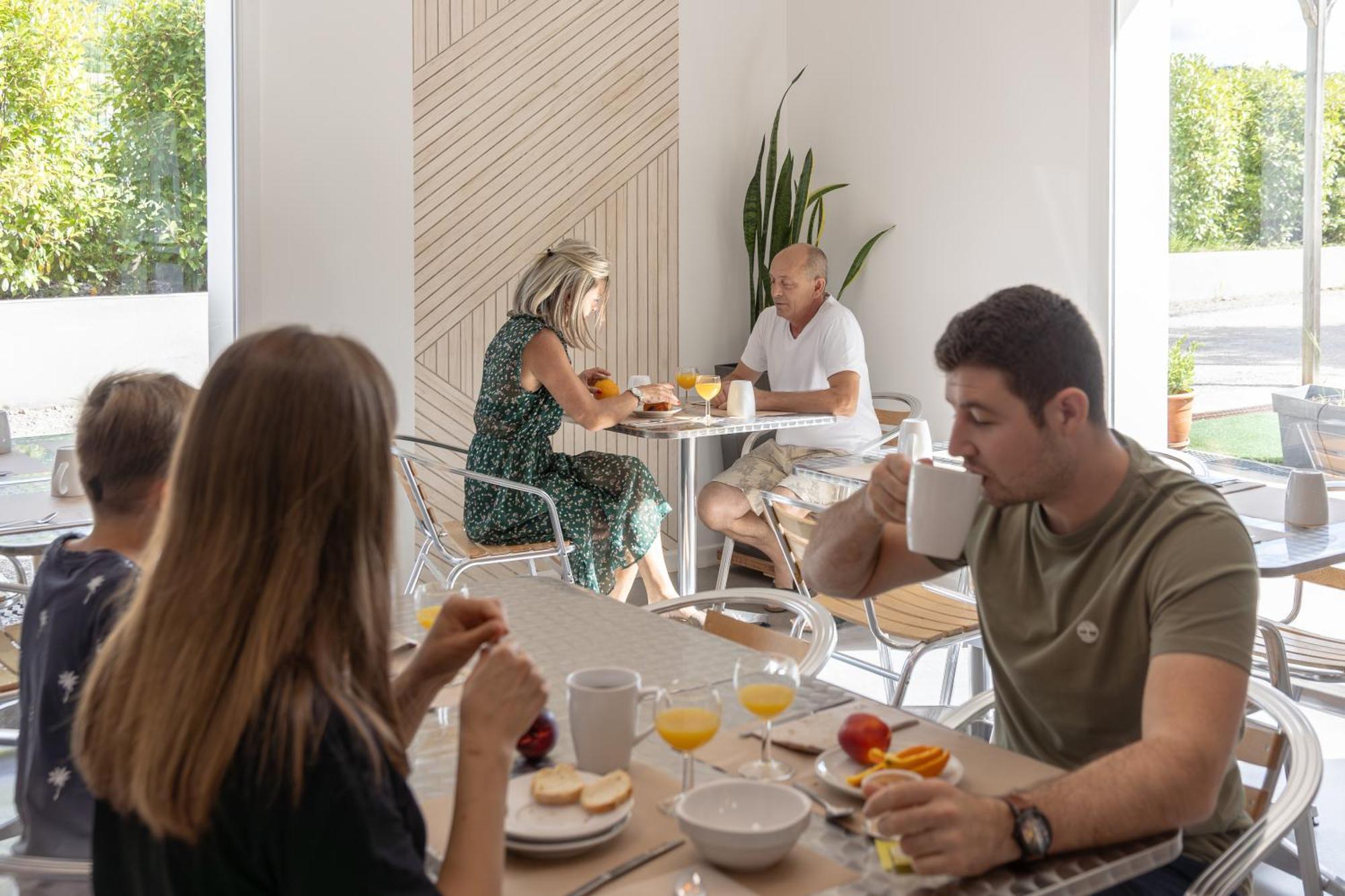 Park & Suites Village Gorges De L'Herault-Cevennes Brissac ภายนอก รูปภาพ