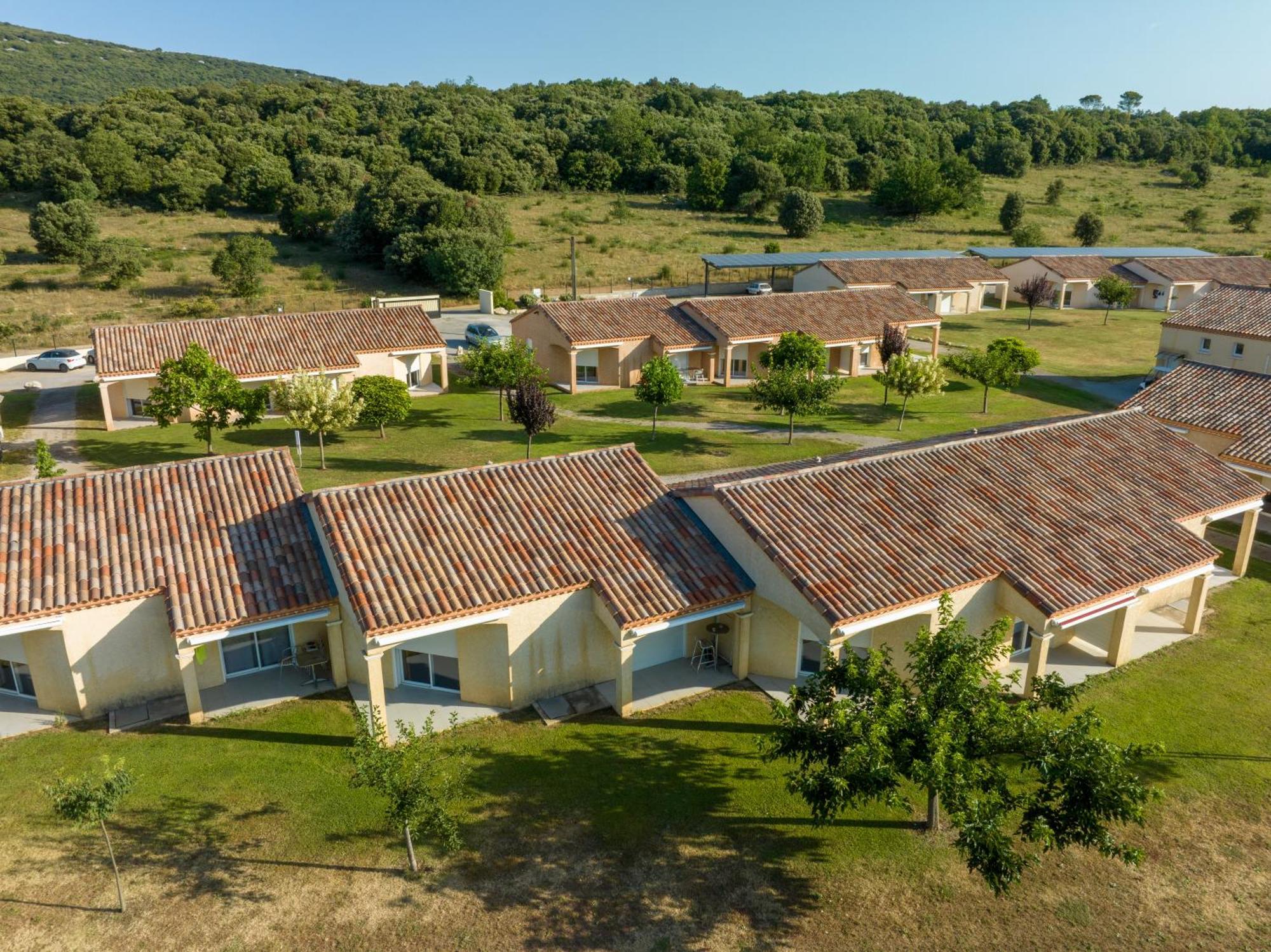 Park & Suites Village Gorges De L'Herault-Cevennes Brissac ภายนอก รูปภาพ