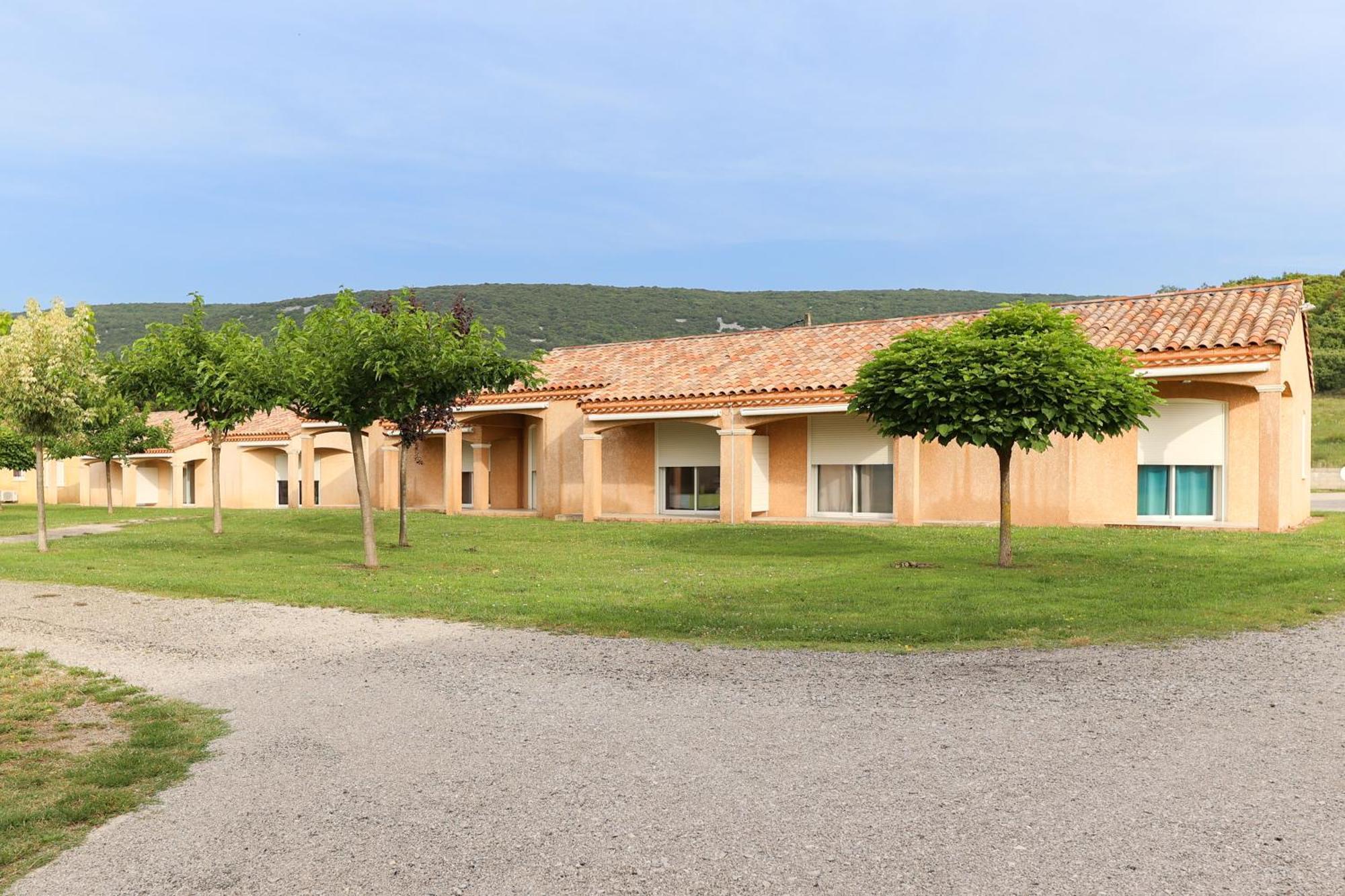 Park & Suites Village Gorges De L'Herault-Cevennes Brissac ภายนอก รูปภาพ